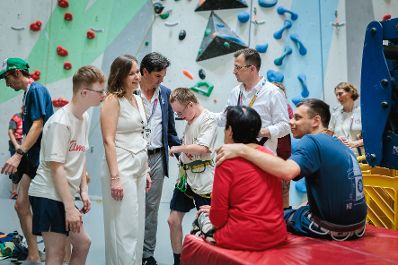 Am 26. Juni 2026 besuchte Bundesministerin Claudia Bauer (3.v.l.) die Special Olympics &Ouml;sterreich in Wien.