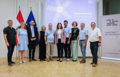 Am 1. Juli 2026 nahm Bundesministerin Claudia Bauer (m.), am Europa-Stammtisch an der IMC Hochschule f&uuml;r Angewandte Wissenschaften in Krems teil.