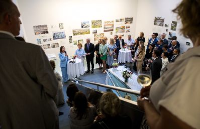 Am 13. Juli 2026 reiste Bundesministerin Claudia Bauer (l.) zu einem mehrt&auml;gigen Arbeitsbesuch nach New York. Im Bild beim Besuch der Ausstellung &bdquo;Dietmar Feichtinger: Architecture of Connection&ldquo; im &Ouml;sterreichischen Kulturforum New York.