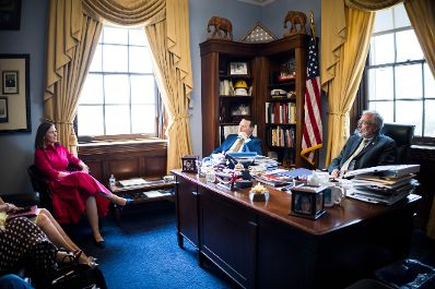 Am 15. Juli 2026 reiste Bundesministerin Claudia Bauer (l.) zu einem mehrt&auml;gigen Arbeitsbesuch nach Washington, D.C. Im Bild mit Congressman Andrew Harris (r.).