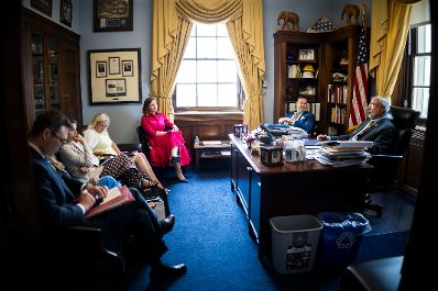 Am 15. Juli 2026 reiste Bundesministerin Claudia Bauer zu einem mehrt&auml;gigen Arbeitsbesuch nach Washington, D.C. Im Bild mit Congressman Andrew Harris.