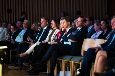 Am 30. August 2026 nahm Bundesministerin Claudia Bauer am mehrt&auml;gigen Europ&auml;ischen Forum Alpbach teil. Im Bild bei der Er&ouml;ffnung.