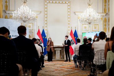 Am 9. September 2026 &uuml;berreichte Bundesministerin Claudia Plakolm (l.) die Auszeichnungen f&uuml;r den Zivildiener des Jahres 2026 im Rahmen einer Festveranstaltung im Bundeskanzleramt.