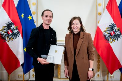 Am 9. September 2026 &uuml;berreichte Bundesministerin Claudia Plakolm (r.) die Auszeichnungen f&uuml;r den Zivildiener des Jahres 2026 im Rahmen einer Festveranstaltung im Bundeskanzleramt.