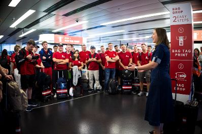 Am 16. September 2026 verabschiedete Bundesministerin Claudia Bauer (im Bild) das TeamAustria zu den WorldSkills 2024 in Shanghai.