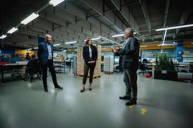 Am 24. September 2026 reiste Bundesministerin Claudia Bauer (m.) zu einem Arbeitsbesuch in die Niederlande. Im Bild bei einem Besuch von dem Integrationsprojekt DZB Leiden.