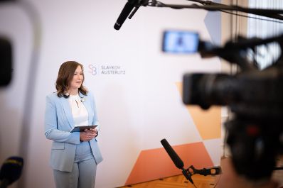 Am 29. September 2026 lud Bundesministerin Claudia Bauer (im Bild) zur Westbalkan-Konferenz 2026 ins Bundeskanzleramt.