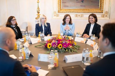 Am 29. September 2026 lud Bundesministerin Claudia Bauer (im Bild) zur Westbalkan-Konferenz 2026 ins Bundeskanzleramt.