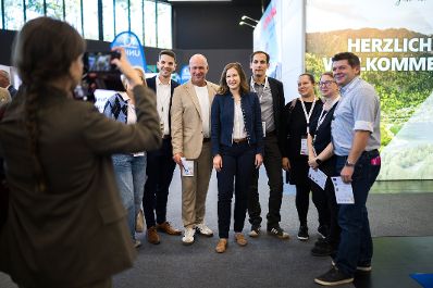 Am 1. Oktober 2026 nahm Bundesministerin Claudia Bauer (m.) am 72. &Ouml;sterreichischen Gemeindetag in Salzburg teil.