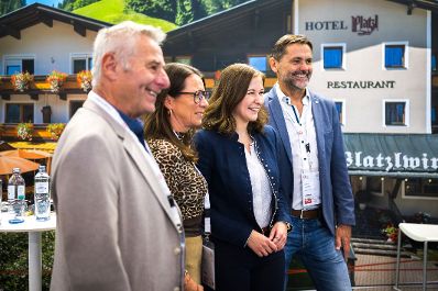 Am 1. Oktober 2026 nahm Bundesministerin Claudia Bauer (2.v.r.) am 72. &Ouml;sterreichischen Gemeindetag in Salzburg teil.