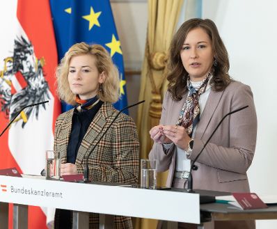 Am 15. Oktober 2026 gab Bundesministerin Claudia Bauer (m.) gemeinsam mit Bundesministerin Eva-Maria Holzleitner (l.) und Hilde Wolf (r.), Leiterin der Koordinationsstelle FGM-C, eine Pressekonferenz zur Pr&auml;sentation des Schutzbriefs gegen Female Genital Mutilation (FGM).