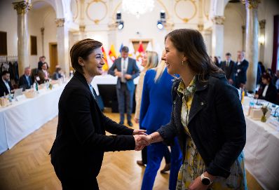 Am 23. Oktober 2026 nahm Bundesministerin Claudia Bauer (r.) an der Landesintegrationsreferentenkonferenz teil. Im Bild mit Landeshauptfrau-Stellvertreterin Marlene Svazek (l.).