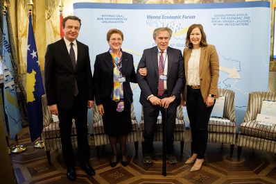 Am 9. Juni 2025 nahm Bundesministerin Claudia Plakolm (r.) am 23. Vienna Economic Forum teil.