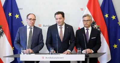 Am 8. Mai 2024 nahmen (v.l.n.r.) Bundesminister Johannes Rauch, Bundesminister Norbert Totschnig und Bundesminister Magnus Brunner am Doorstep vor dem Ministerrat teil.