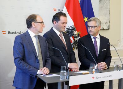Am 8. Mai 2024 nahmen (v.l.n.r.) Bundesminister Johannes Rauch, Bundesminister Norbert Totschnig und Bundesminister Magnus Brunner am Doorstep vor dem Ministerrat teil.