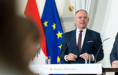 Am 14. Februar 2024 nahmen Bundesminister Johannes Rauch und Bundesminister Gerhard Karner (im Bild) am Pressefoyer nach dem Ministerrat teil.