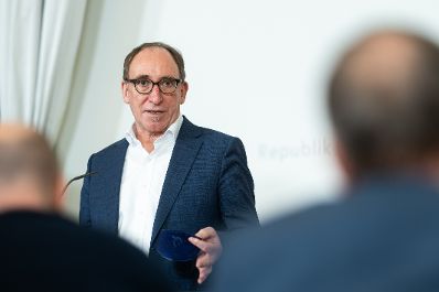 Am 14. Februar 2024 nahmen Bundesminister Johannes Rauch (im Bild) und Bundesminister Gerhard Karner am Pressefoyer nach dem Ministerrat teil.