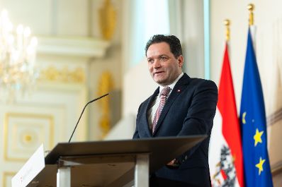 Am 14. Februar 2024 nahm Bundesminister Norbert Totschnig (im Bild) am Doorstep vor dem Ministerrat teil.