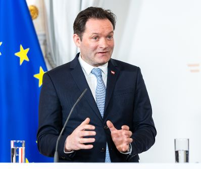 Am 21. Februar 2024 nahmen Bundesministerin Leonore Gewessler und Bundesminister Norbert Totschnig (im Bild) am Pressefoyer nach dem Ministerrat teil.