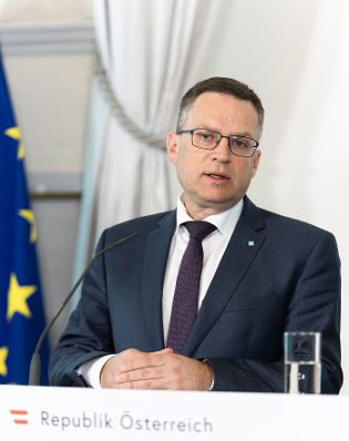 Am 13. M&auml;rz 2024 nahmen Bundesminister Johannes Rauch und Klubobmann August W&ouml;ginger (im Bild) am Pressefoyer nach dem Ministerrat teil.