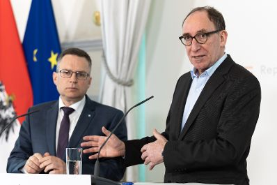 Am 13. M&auml;rz 2024 nahmen Bundesminister Johannes Rauch (r.) und Klubobmann August W&ouml;ginger (l.) am Pressefoyer nach dem Ministerrat teil.