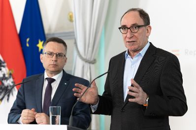 Am 13. M&auml;rz 2024 nahmen Bundesminister Johannes Rauch (r.) und Klubobmann August W&ouml;ginger (l.) am Pressefoyer nach dem Ministerrat teil.