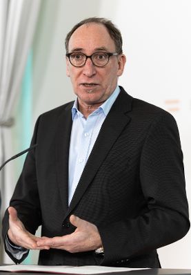 Am 13. M&auml;rz 2024 nahmen Bundesminister Johannes Rauch (im Bild) und Klubobmann August W&ouml;ginger am Pressefoyer nach dem Ministerrat teil.