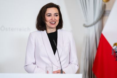 Am 3. April 2024 nahmen Bundesministerin Alma Zadic (im Bild) und Bundesminister Gerhard Karner am Pressefoyer nach dem Ministerrat teil.
