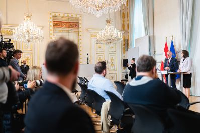 Am 3. April 2024 nahmen Bundesministerin Alma Zadic und Bundesminister Gerhard Karner am Pressefoyer nach dem Ministerrat teil.