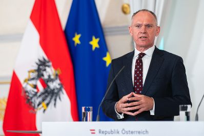 Am 3. April 2024 nahmen Bundesministerin Alma Zadic und Bundesminister Gerhard Karner (im Bild) am Pressefoyer nach dem Ministerrat teil.