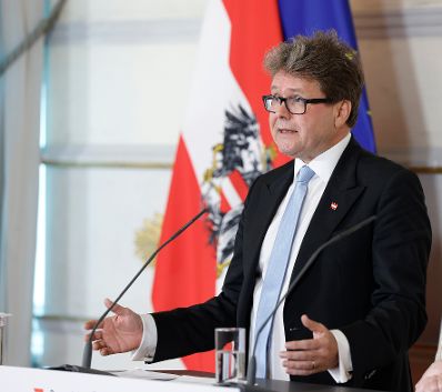 Am 26. Juni 2024 nahmen Bundesminister Martin Polaschek (im Bild) und Klubobfrau Sigrid Maurer am Pressefoyer nach dem Ministerrat teil.