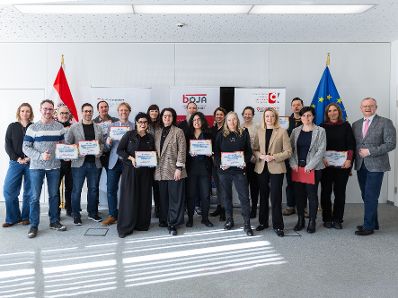 Am 4. Februar 2025 wurden Urkunden f&uuml;r die &bdquo;Gesundheitskompetente offene Jugendarbeit&ldquo; &uuml;ber die Sektion VI des Bundeskanzleramtes verliehen.