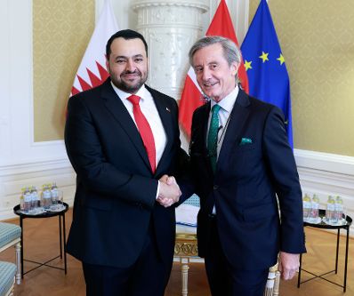 Am 3. September 2025 empfing Botschafter Peter Launsky-Tieffenthal (r.) den Staatsminister im Ministerium f&uuml;r ausw&auml;rtige Angelegenheiten des Staates Katar Mohammed Abdulaziz Al-Khulaifi (l.). im Bundeskanzleramt.