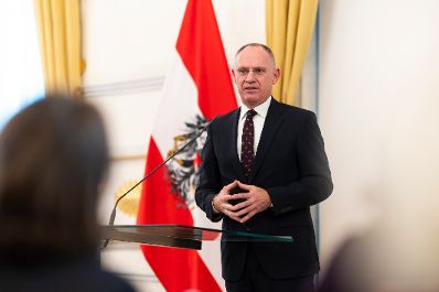 Am 10. Dezember 2025 fand ein Abendempfang anl&auml;sslich der Feierlichkeiten zum Chanukka Fest im Bundeskanzleramt statt. Im Bild bei einer Rede Bundesminister Gerhard Karner.