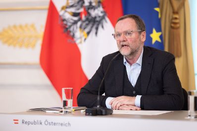 Am 20. J&auml;nner 2026 nahmen Staatssekret&auml;r Josef Schellhorn (im Bild), Bundesminister Wolfgang Hattmannsdorfer und Bundesminister Peter Hanke am Pressefoyer nach dem Ministerrat teil.