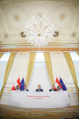 Am 11. M&auml;rz 2026 nahmen (v.l.n.r.) Bundesminister Markus Marterbauer, Bundesminister Wolfgang Hattmannsdorfer und Staatssekret&auml;r Josef Schellhorn am Pressefoyer nach dem Ministerrat teil.