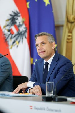 Am 11. M&auml;rz 2026 nahmen Bundesminister Markus Marterbauer, Bundesminister Wolfgang Hattmannsdorfer (im Bild) und Staatssekret&auml;r Josef Schellhorn am Pressefoyer nach dem Ministerrat teil.