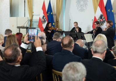 Am 8. Mai 2026 fand der Festakt zum Gedenken an die Befreiung vom Nationalsozialismus und an die Beendigung des Zweiten Weltkrieges in Europa im Bundeskanzleramt statt.