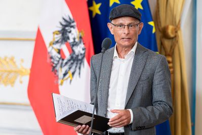 Am 21. August 2026 nahmen Bundesminister Norbert Totschnig, Bundesminister Markus Marterbauer (im Bild) und Abgeordneter zum Nationalrat Michael Bernhard an einer Pressekonferenz zur Pr&auml;sentation des D&uuml;rre-Hilfspakets teil.