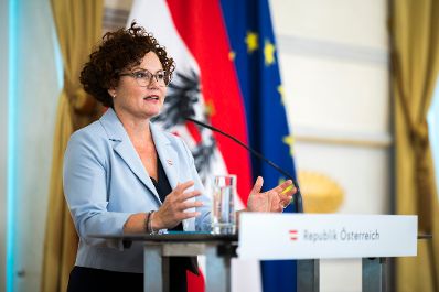 Am 30. September nahm Staatssekret&auml;rin Elisabeth Zehetner (im Bild) am Pressefoyer nach dem Ministerrat teil.