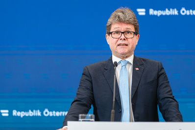 Am 20. M&auml;rz 2024 nahmen Bundesminister Johannes Rauch und Bundesminister Martin Polaschek (im Bild) am Pressefoyer nach dem Ministerrat teil.