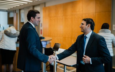 Am 5. J&auml;nner 2026 setzte Staatssekret&auml;r Alexander Pr&ouml;ll (2.v.l.) seinen mehrt&auml;gigen Arbeitsbesuch in den Vereinigten Staaten von Amerika fort. Im Bild bei einem Arbeitsgespr&auml;ch mit Sanjay Patnaik (2.v.r.) Director of Center on Regualtions and Markets.