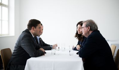 Am 11. Mai 2025 nahm Staatssekret&auml;r Alexander Pr&ouml;ll (l.) am Internationalen Festakt zum Gedenken an die Befreiung des KZ-Gusen und KZ-Mauthausen teil.