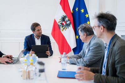 Am 14. Mai 2025 empfing Staatssekret&auml;r Alexander Pr&ouml;ll (l.) Vertreter des Rates f&uuml;r Forschung, Wissenschaft, Innovation und Technologieentwicklung.