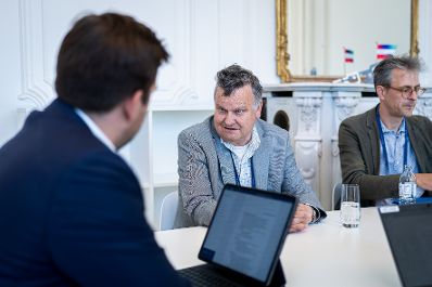 Am 14. Mai 2025 empfing Staatssekret&auml;r Alexander Pr&ouml;ll (l.) Vertreter des Rates f&uuml;r Forschung, Wissenschaft, Innovation und Technologieentwicklung.