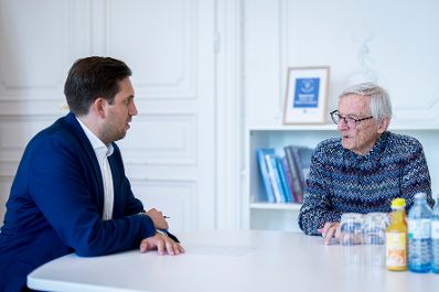 Am 18. Juni 2025 empfing Staatssekret&auml;r Alexander Pr&ouml;ll (l.) Bundeskanzler a.D. Wolfgang Sch&uuml;ssel (r.) zu einem Arbeitsgespr&auml;ch.