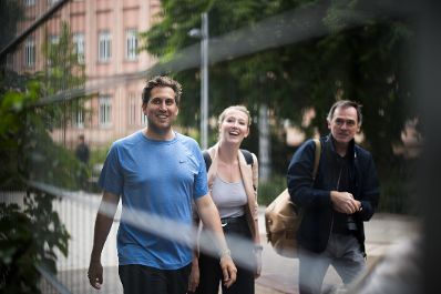 Am 7. Juli 2025 besuchte Staatssekret&auml;r Alexander Pr&ouml;ll (l.) im Rahmen der ID-Austria Servicetour die Kletteranlage des &Ouml;sterreichischen Alpenvereins beim Haus des Meeres in Wien.
