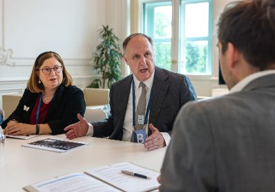 Am 10. Juli 2025 empfing Staatssekret&auml;r Alexander Pr&ouml;ll (r.) Vertreter und Vertreterinnen der Claims Konferenz zu einem Arbeitsgespr&auml;ch im Bundeskanzleramt.
