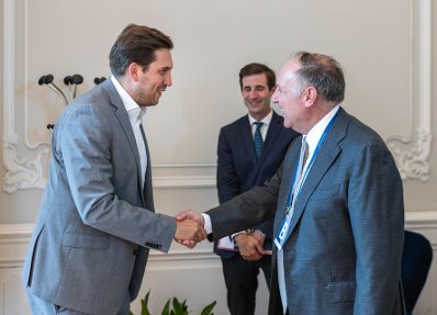 Am 10. Juli 2025 empfing Staatssekret&auml;r Alexander Pr&ouml;ll (l.) Vertreter und Vertreterinnen der Claims Konferenz zu einem Arbeitsgespr&auml;ch im Bundeskanzleramt.