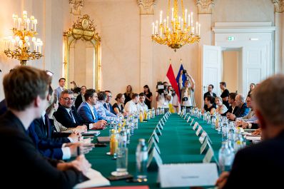 Am 21. Juli 2025 nahm Staatssekret&auml;r Alexander Pr&ouml;ll (m.) mit Staatssekret&auml;r J&ouml;rg Leichtfried (m.l.) und Staatssekret&auml;r Josef Schellhorn (m.r.) am ersten Reformpartnerschaftstreffen teil.
